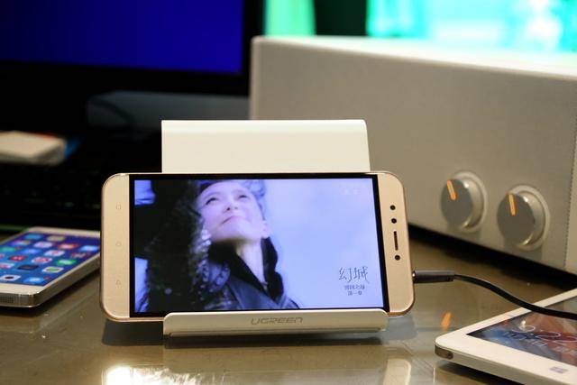 绿联懒人支架放手机 绿联懒人支架放手机