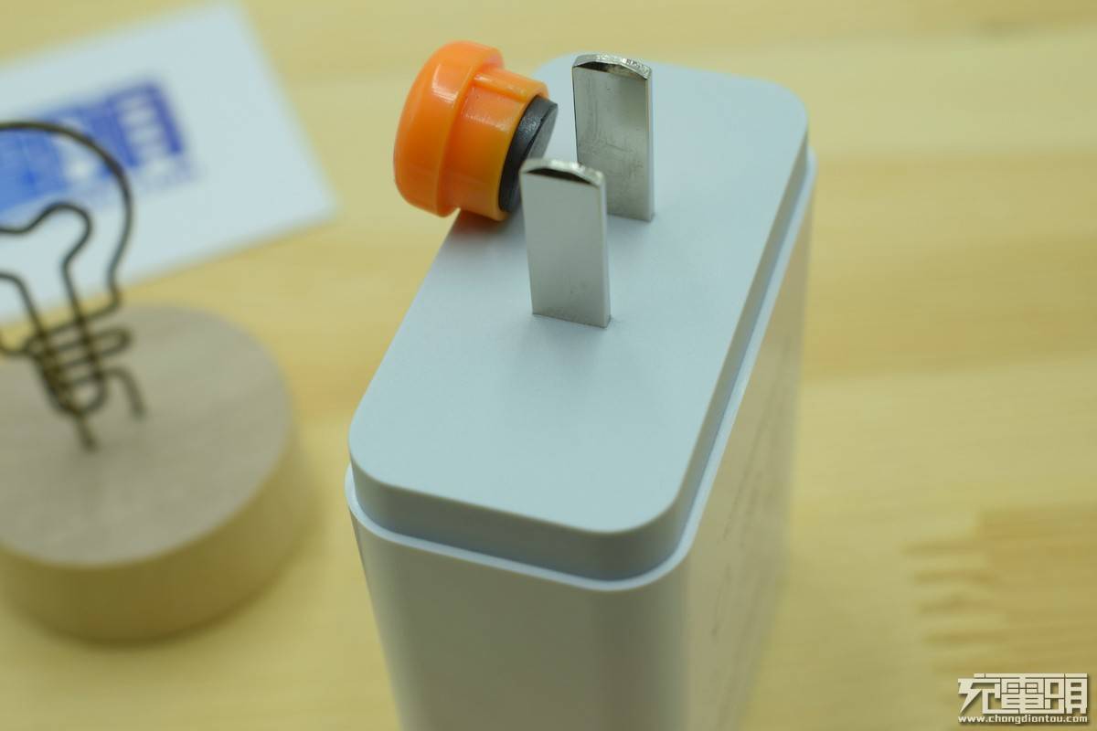 绿联qc3.0 华为fcp快充充电器测评2