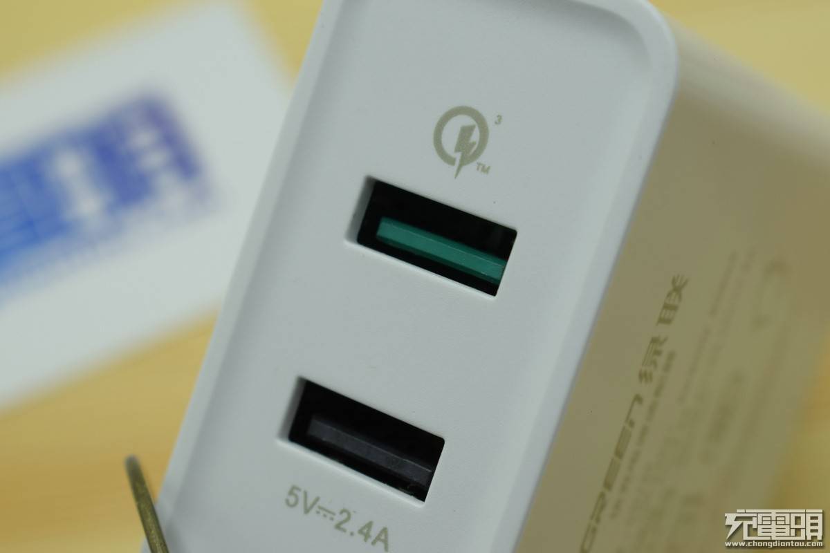绿联qc3.0 华为fcp快充充电器测评1