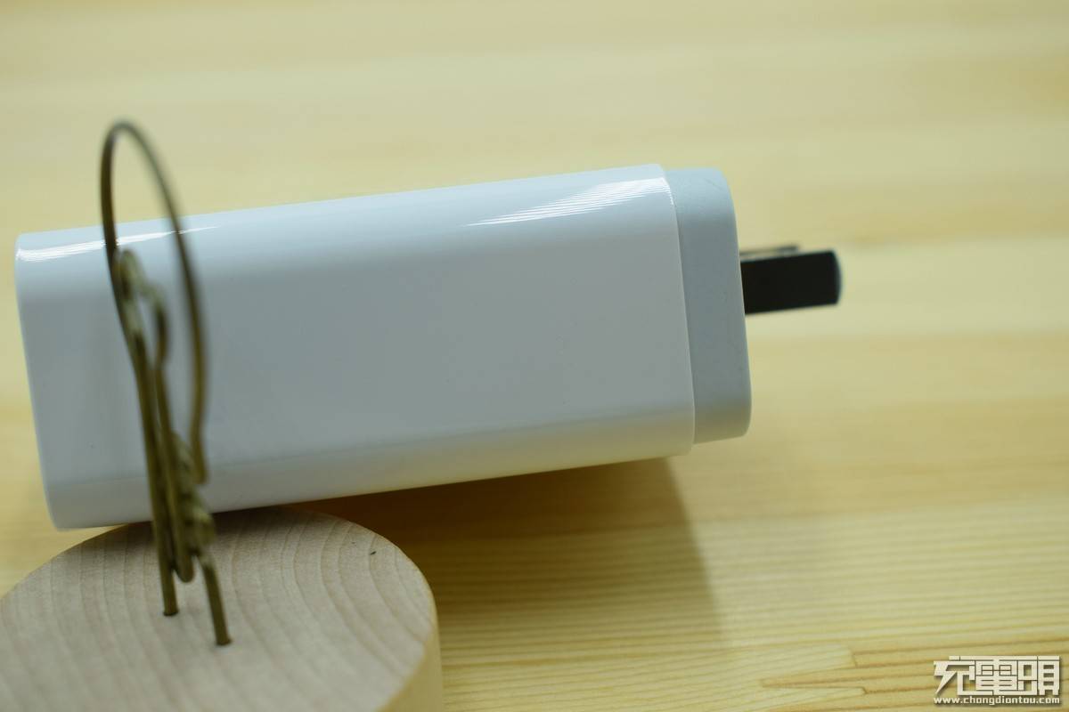 绿联qc3.0 华为fcp快充充电器测评3