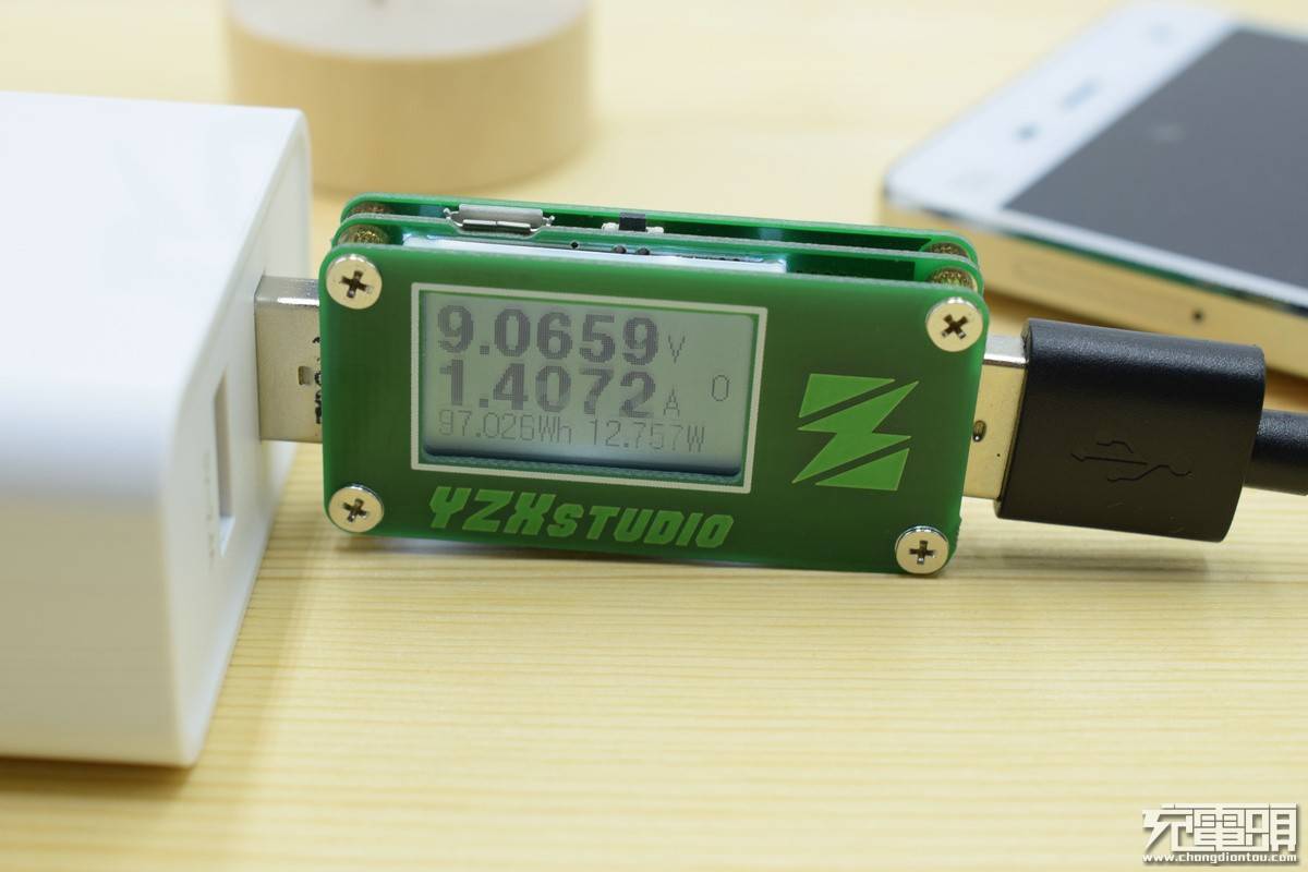 绿联qc3.0 华为fcp快充充电器测评3