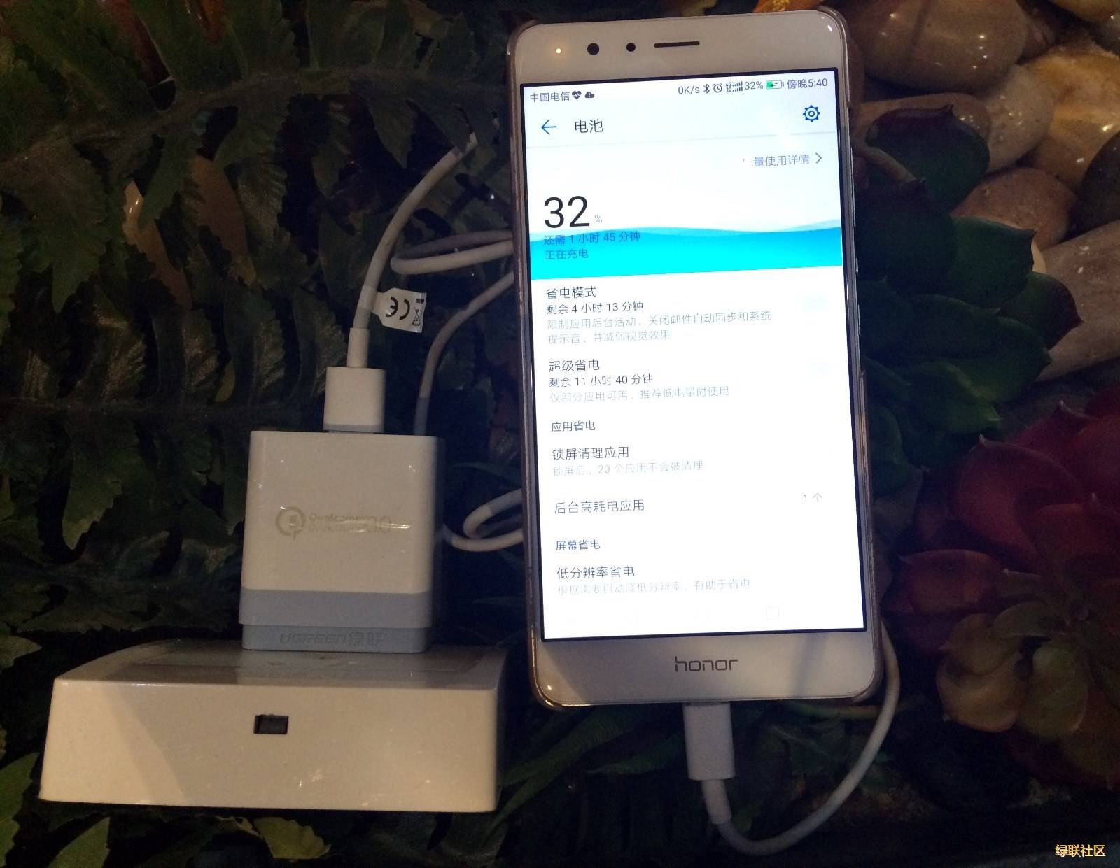 绿联qc3.0充电器快充展示