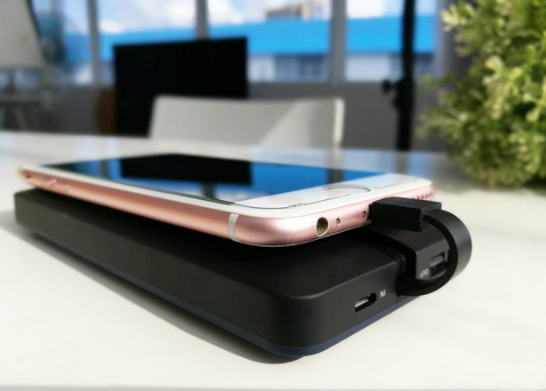 1505476480425748.png iphone8移动电源充电.png