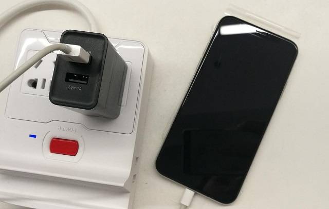 1510043599809697.jpg iphonex无线充电速度实测:跟原装5w充电功率一致