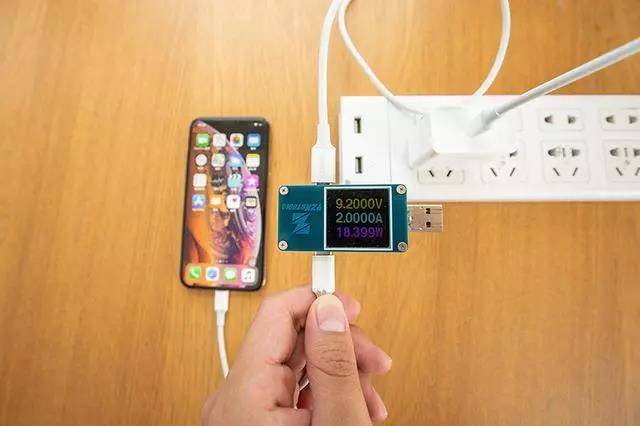 实测pd18w/30w/65w充电器给iphone xs充电快慢对比