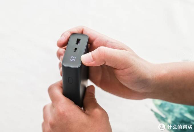 绿联20000mah scp双向快充充电宝拆解,真材实料! 绿联20000mah scp双向快充充电宝拆解,真材实料!