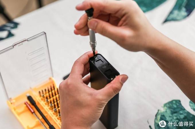 绿联20000mah scp双向快充充电宝拆解,真材实料! 绿联20000mah scp双向快充充电宝拆解,真材实料!