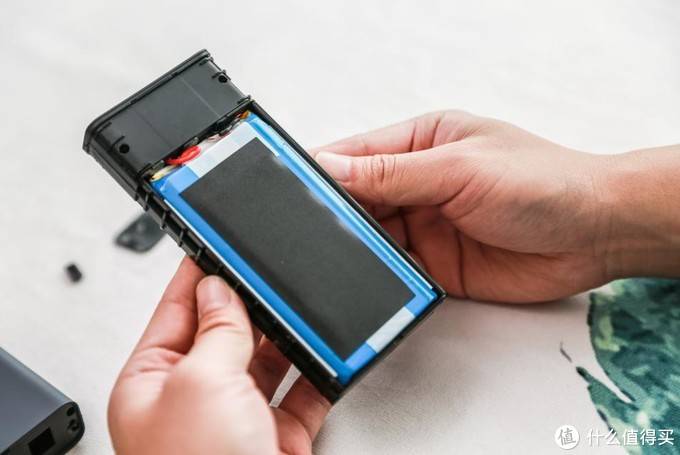 绿联20000mah scp双向快充充电宝拆解,真材实料! 绿联20000mah scp双向快充充电宝拆解,真材实料!