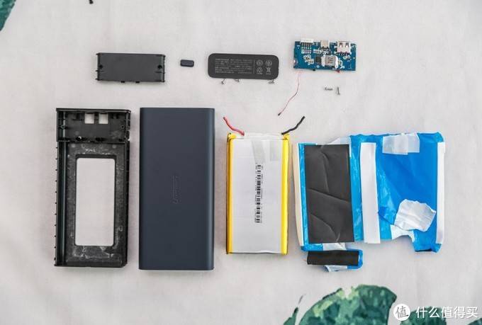 绿联20000mah scp双向快充充电宝拆解,真材实料! 绿联20000mah scp双向快充充电宝拆解,真材实料!