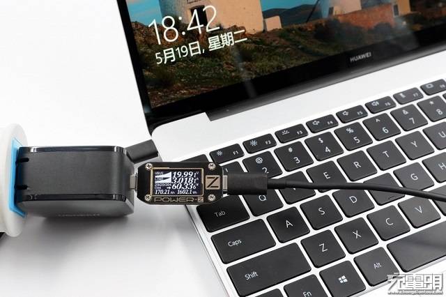 充电头网首测:绿联65w氮化镓充电器开箱评测 绿联65w氮化镓充电器兼容性测试