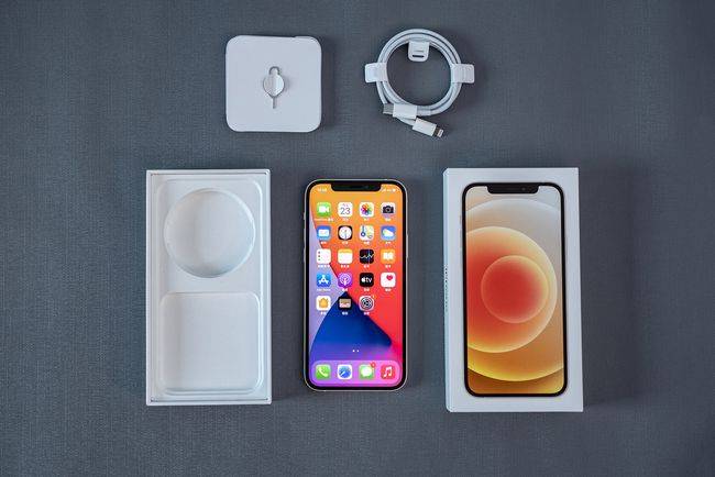 iphone12充电评测:绿联20w充电器对比原装有惊喜 iphone12充电评测:绿联20w充电器对比原装有惊喜