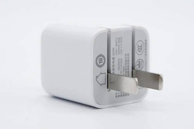 绿联小金刚pd20w充电头拆解评测(上) 绿联小金刚pd20w充电头拆解评测(上)