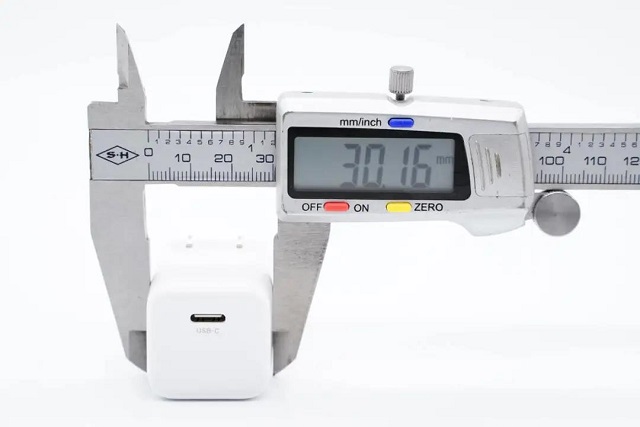 绿联小金刚pd20w充电头拆解评测(上) 绿联小金刚pd20w充电头拆解评测(上)