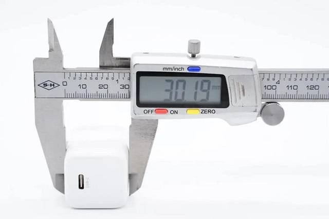 绿联小金刚pd20w充电头拆解评测(上) 绿联小金刚pd20w充电头拆解评测(上)