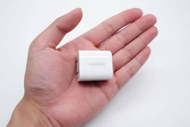 绿联小金刚pd20w充电头拆解评测(上) 绿联小金刚pd20w充电头拆解评测(上)