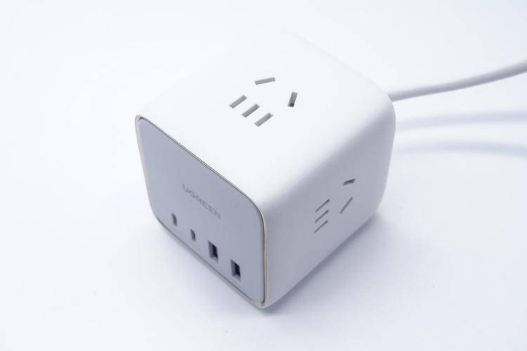 绿联65w智充魔盒cube评测：开箱篇《上》