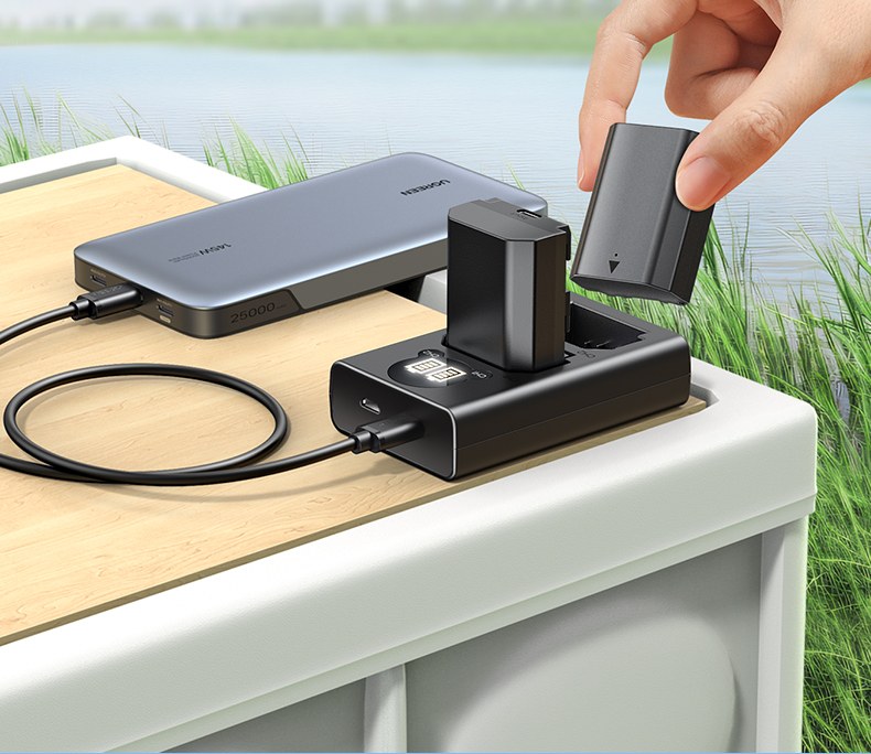 绿联相机电池内部结构展示，高密度锂芯安全可靠