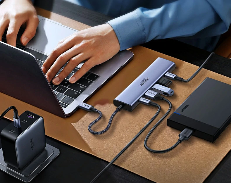 远程会议利器 - 多接口支持专业外设接入 视频会议中使用扩展坞连接摄像头与麦克风