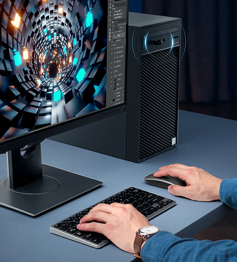 绿联cm748蓝牙适配器轻巧便携，办公桌面使用展示