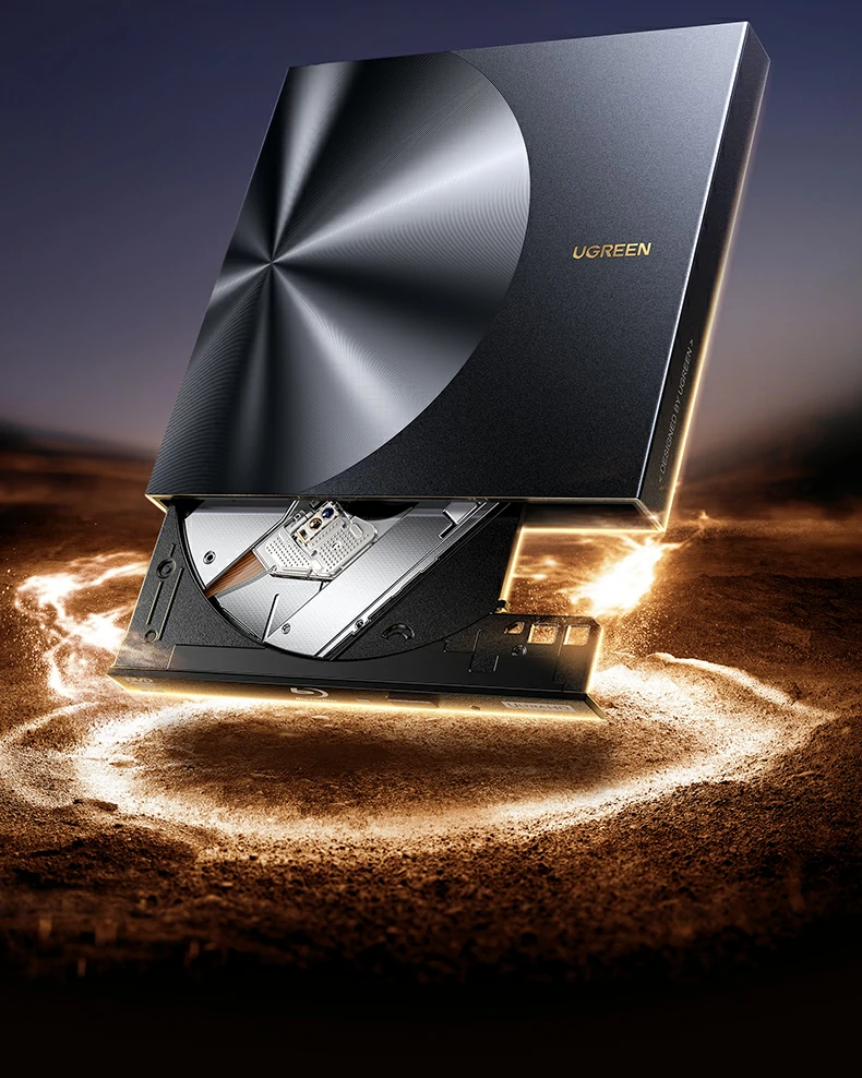 绿联cm780 usb-a与type-c双接口特写，适配多种设备