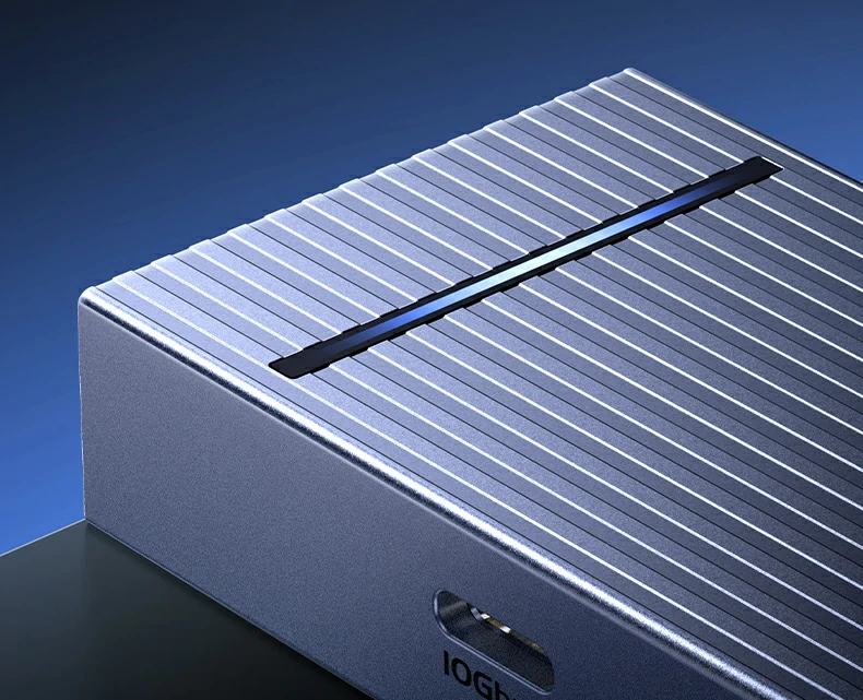 紧凑便携设计 - ≈20cm编织线,轻松收纳随行使用 绿联cm828产品尺寸标注图(含≈20cm连接线)