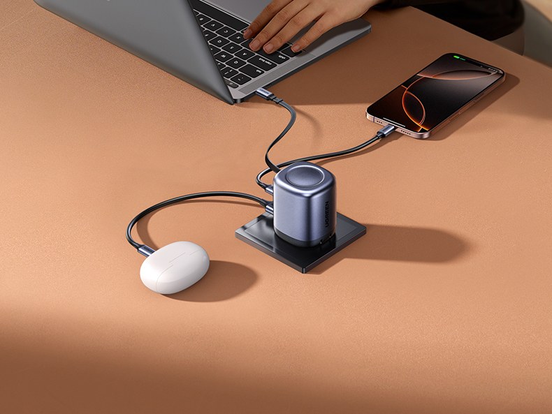 绿联100w快充头高效散热长久耐用